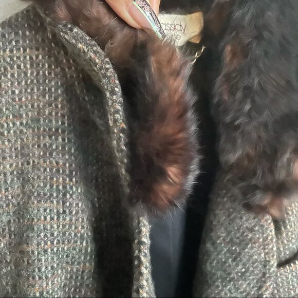 Cassidy Vintage Double Breasted Fur Collar Wool Coat - Picture 13 of 16